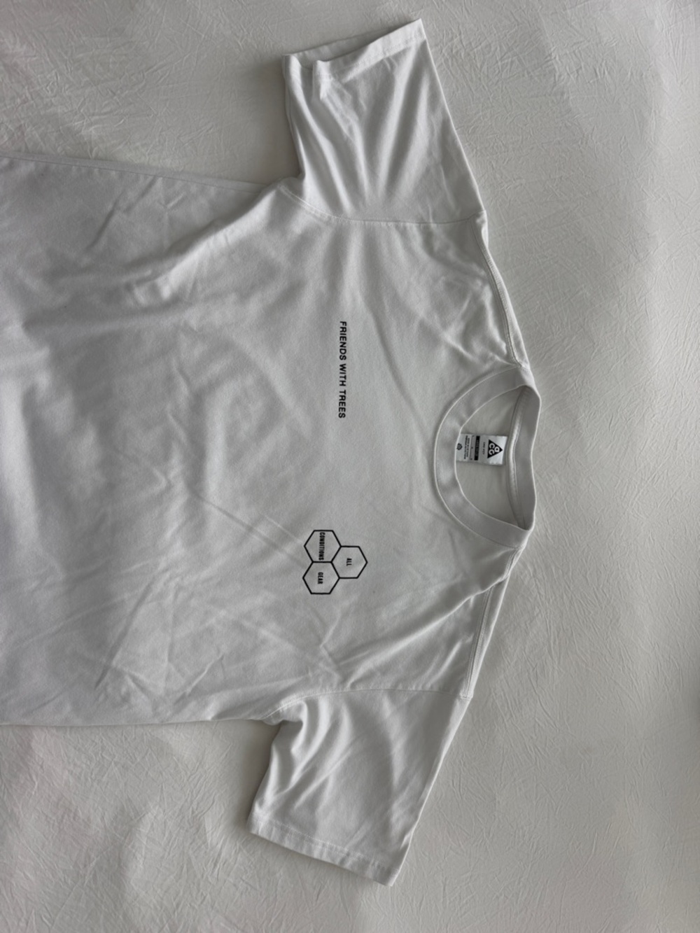 Nike ACG White Short-Sleeve Tee with Black Graphics - Picture 2 of 8